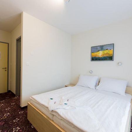 Hotel Jakec Trije Kralji Na Pohorju Zgornja Loznica エクステリア 写真
