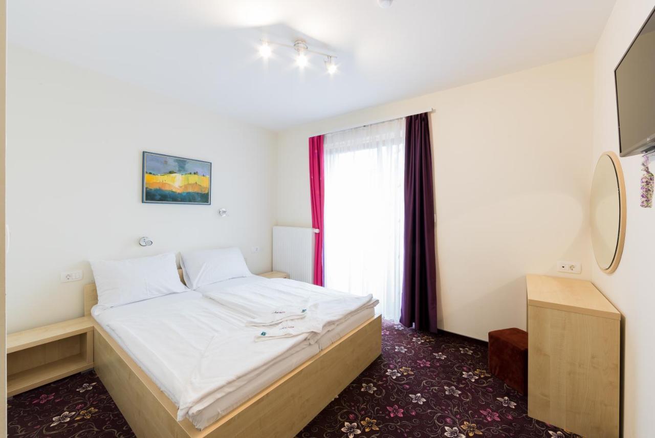 Hotel Jakec Trije Kralji Na Pohorju Zgornja Loznica エクステリア 写真