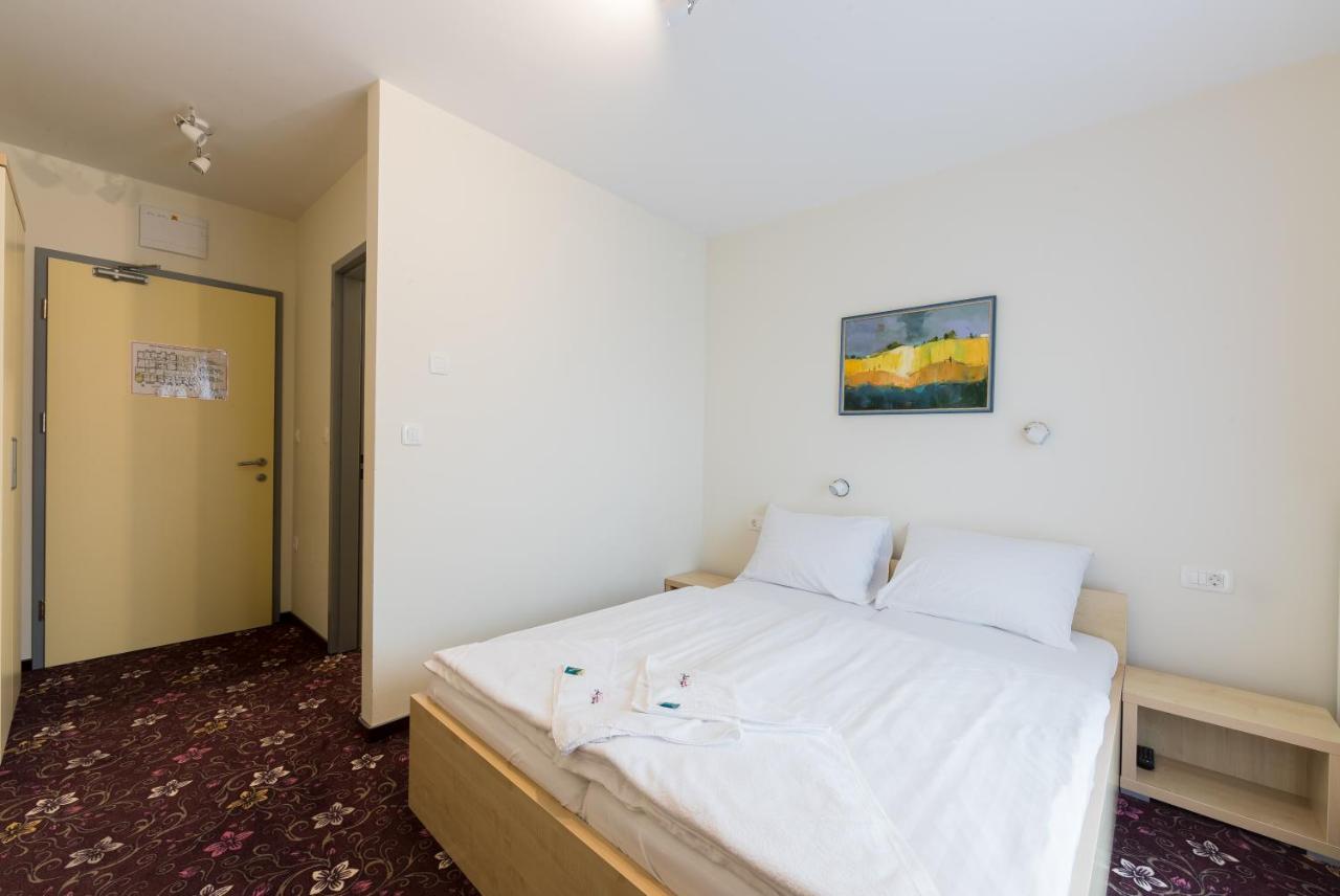 Hotel Jakec Trije Kralji Na Pohorju Zgornja Loznica エクステリア 写真