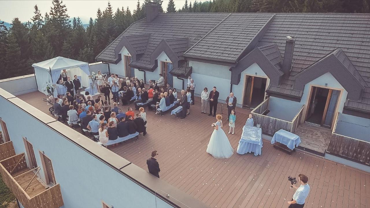 Hotel Jakec Trije Kralji Na Pohorju Zgornja Loznica エクステリア 写真