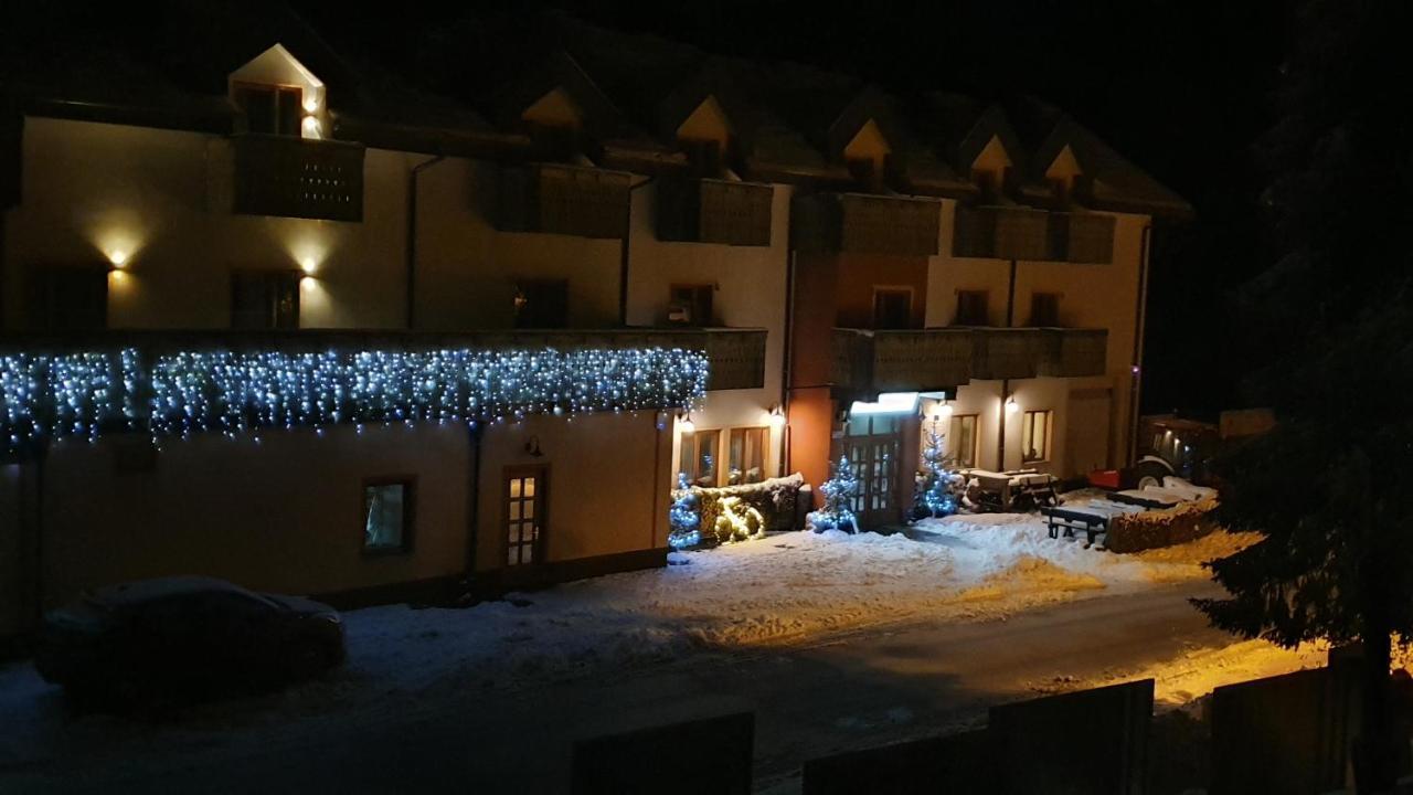 Hotel Jakec Trije Kralji Na Pohorju Zgornja Loznica エクステリア 写真