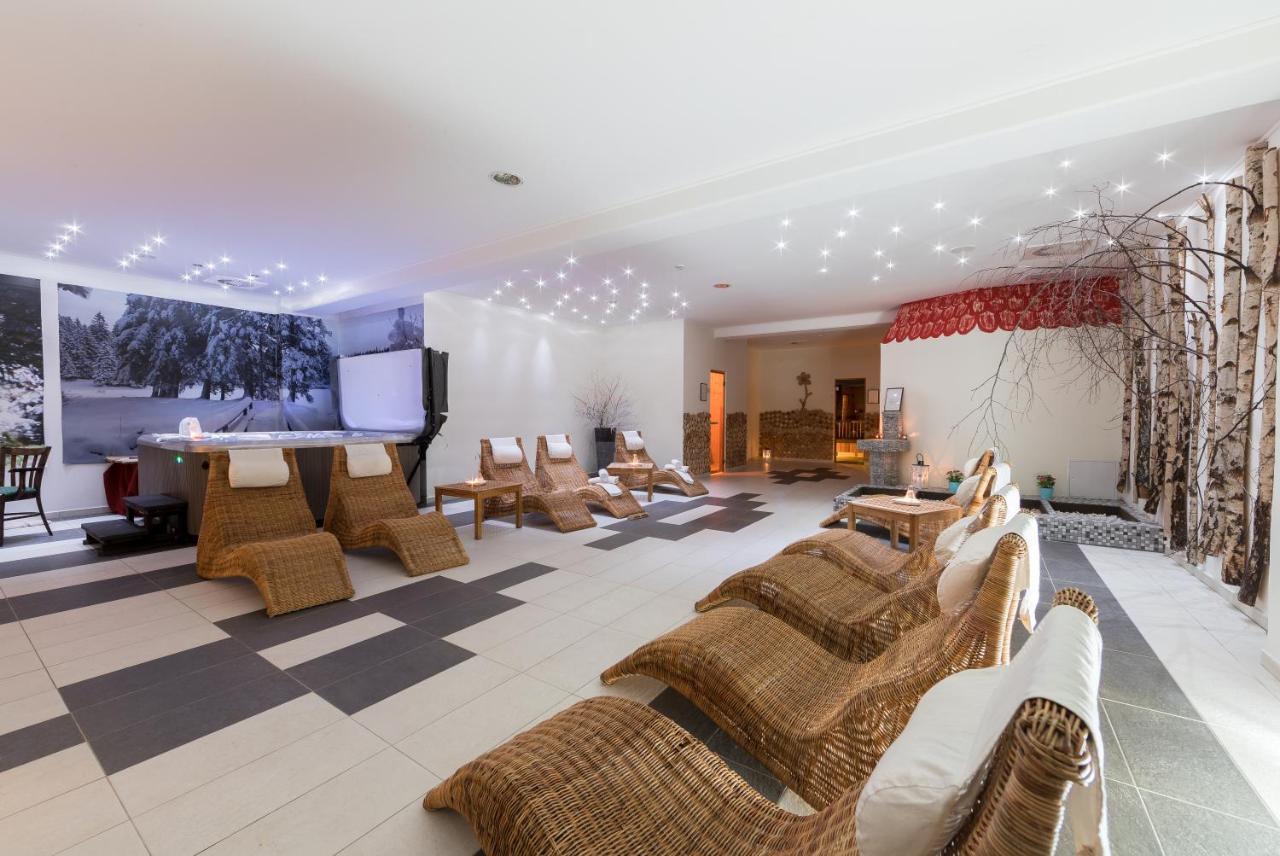 Hotel Jakec Trije Kralji Na Pohorju Zgornja Loznica エクステリア 写真